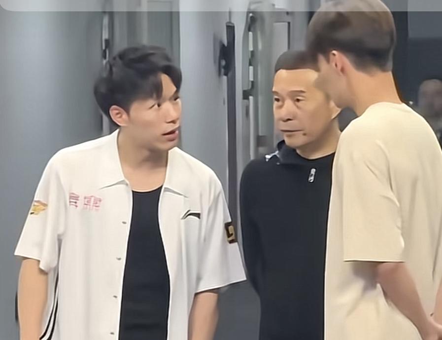 宏远速递！陈老板做重要决定，徐杰与罗斯打百分大战，朱芳雨表态不离队