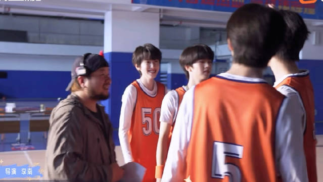 这导演眼睛就没离开过陈奕恒啊推开同事直奔林清源