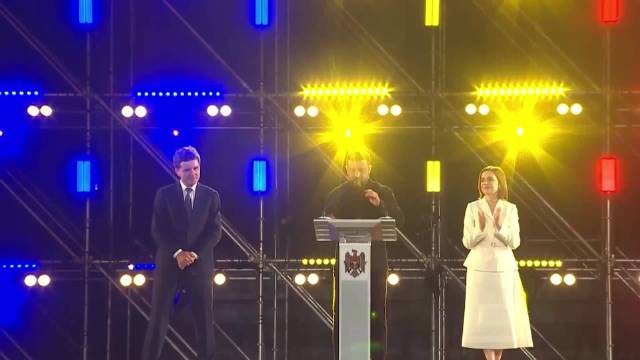 泽连斯基访摩尔多瓦，独立日演讲，荣耀属于乌克兰