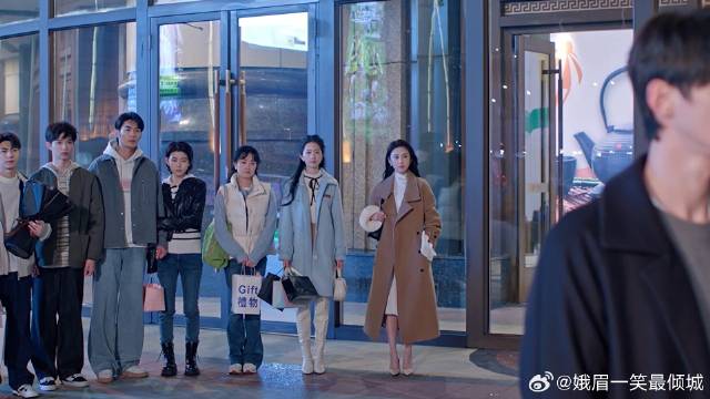 庄序向曦光表白，被她无情拒绝后，一排吃瓜群众亮了