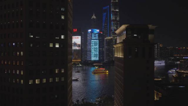 2025.8.23 ◈蔡徐坤x BONELESS品牌 无畏光影席卷外滩夜景！