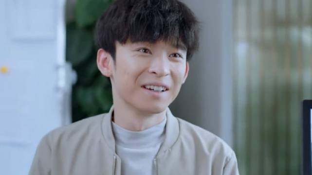 同事说她是文静款 见面发现是隐藏款暴走萝莉