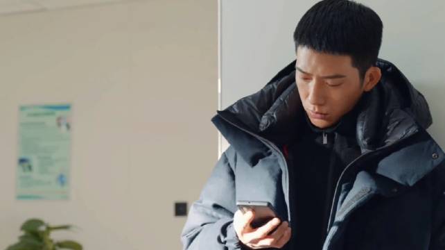 归路：路晨给老婆回电这一幕，谁看懂他藏不住的紧张？