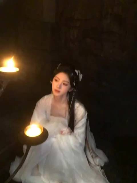 鞠婧祎粉丝发布浪漫文案，以玫瑰起笔续写旅程