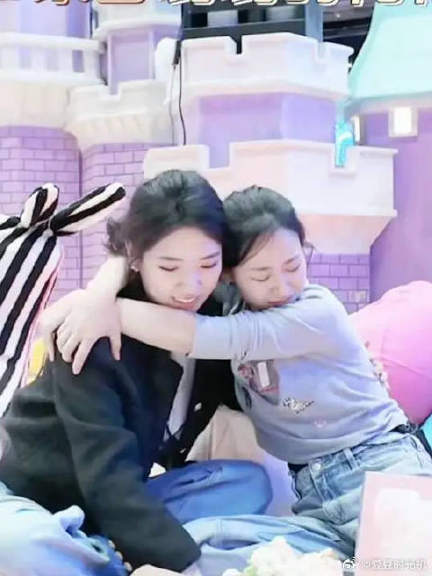 女孩子之间的友谊是很美好的