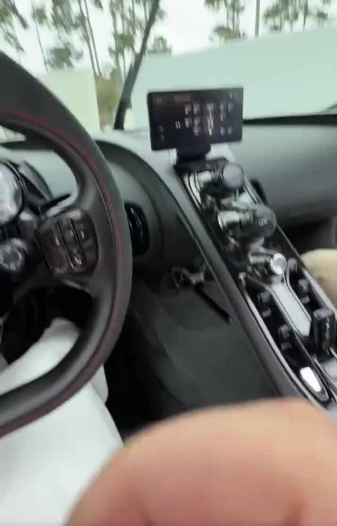 看看布加迪怎么启动 免得以后你买了一辆 不知道怎么启动