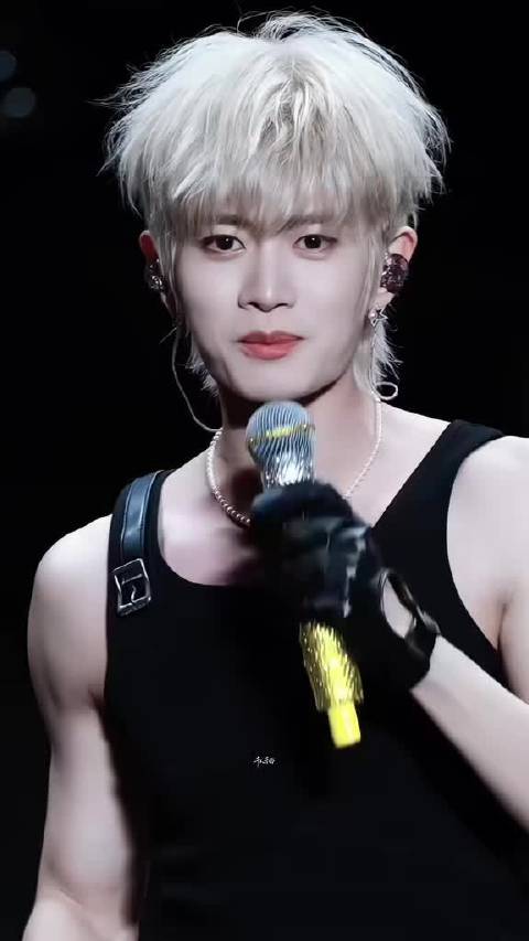 任嘉伦呀任嘉伦 怎么看都看不够的宝藏男孩