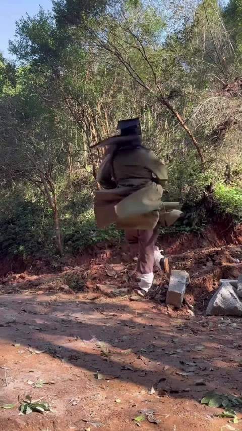 魔改名场面！岳不群独自偷偷修炼辟邪剑法