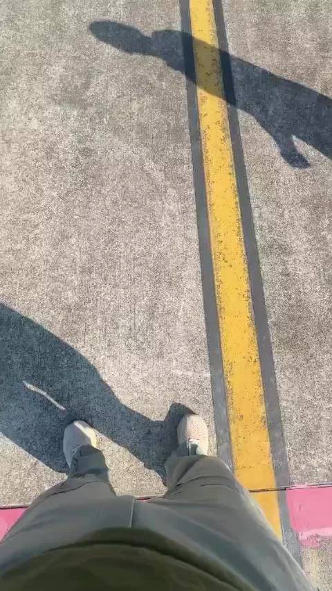 视频为新交付给哈萨克斯坦空军的中国陕西运-9E中型运输机