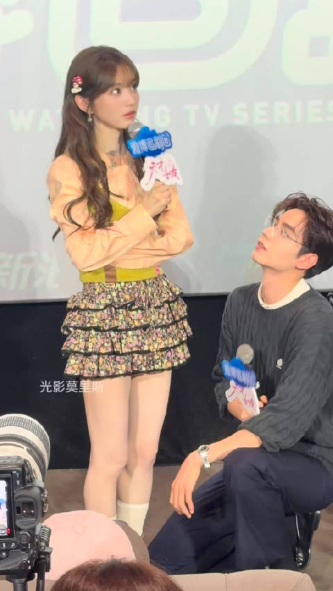 田曦薇俯视胡一天，这个视角谁懂！