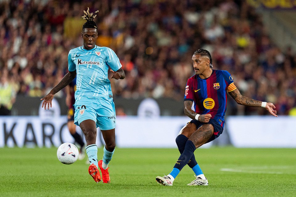 要什么中锋？巴萨锋霸拉菲尼亚2场3球，阿尔瓦雷斯拿什么跟他比？