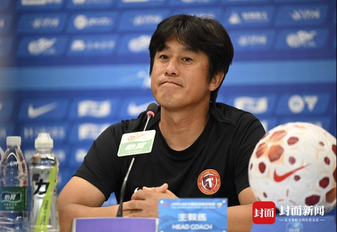 徐正源重回凤凰山红了眼眶:“感谢所有成都球迷” 徐正源重回凤凰山红了眼眶:“感谢所有成都球迷”