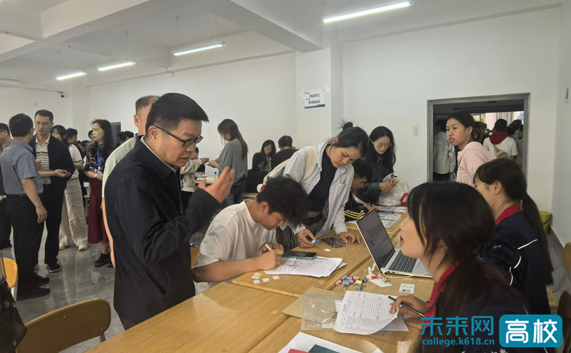 云南机电职业技术学院党委书记带队深入迎新现场检查指导 云南机电职业技术学院党委书记带队深入迎新现场检查指导