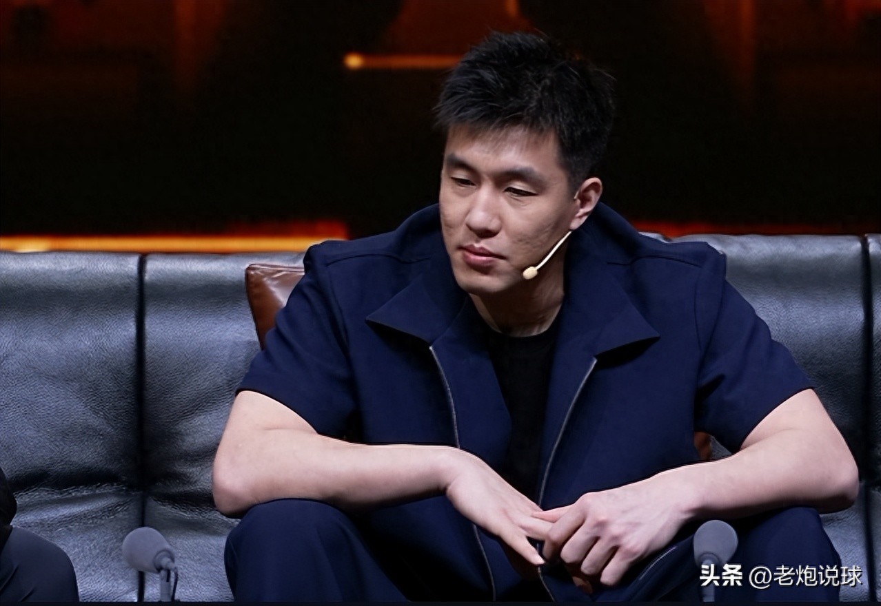 郭艾伦解说比赛太搞笑！郭艾伦：胡明轩发型不错 我老叔应该让我打