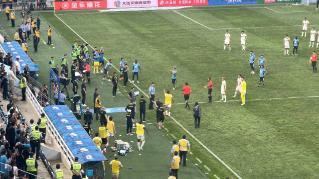 大连英博北京国安补时冲突，三分钟补时仅踢40秒
