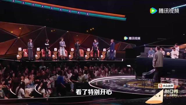 李宇春调整坐姿准备上台，曹国未选她