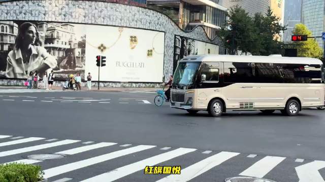 红旗国悦气场拉满，糯玉米起飞，小少爷打卡奔驰G63与GLS，保时捷911帅气