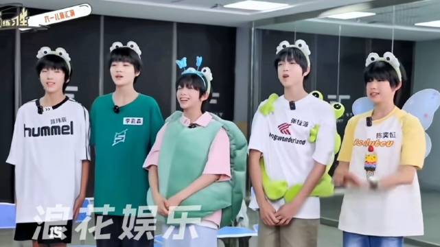 李飞穿拖鞋到TOP演唱会，每场督场显随性
