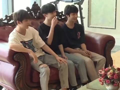 刘耀文严浩翔双A舞台，狼王严王气场强