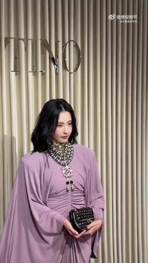 张柏芝何与活动同框，经典作品与昔日恋情引回忆