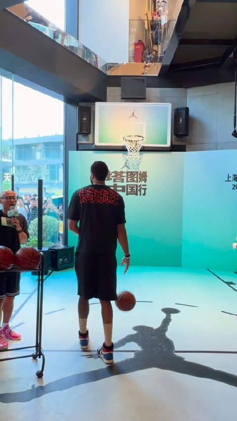塔图姆这罚球 11中1，前10罚全部打铁