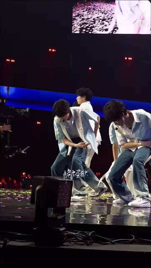 网传青春芒果夜明天上线，回顾25年亚轩笑眯眯真源盯