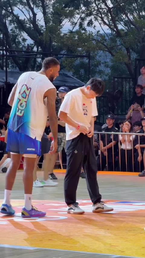 徐杰霸气扣篮！