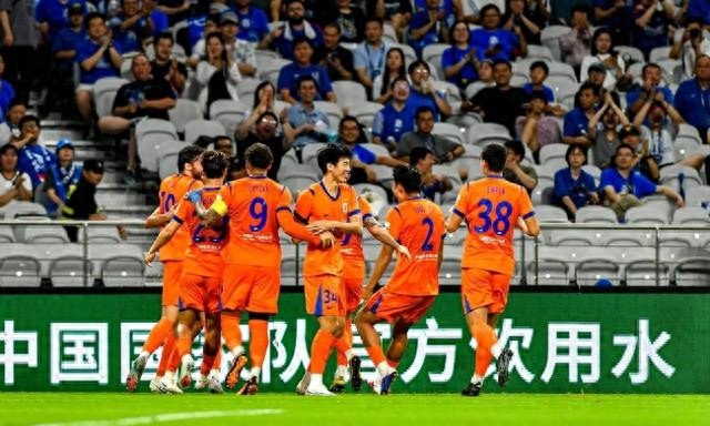 2-3惨遭逆转！申花输球真正原因曝光，五点硬伤让球迷彻底破防