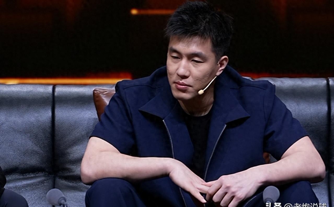 郭艾伦花式解说逗乐全场，中国男篮大胜卡塔尔后场下同框成焦点