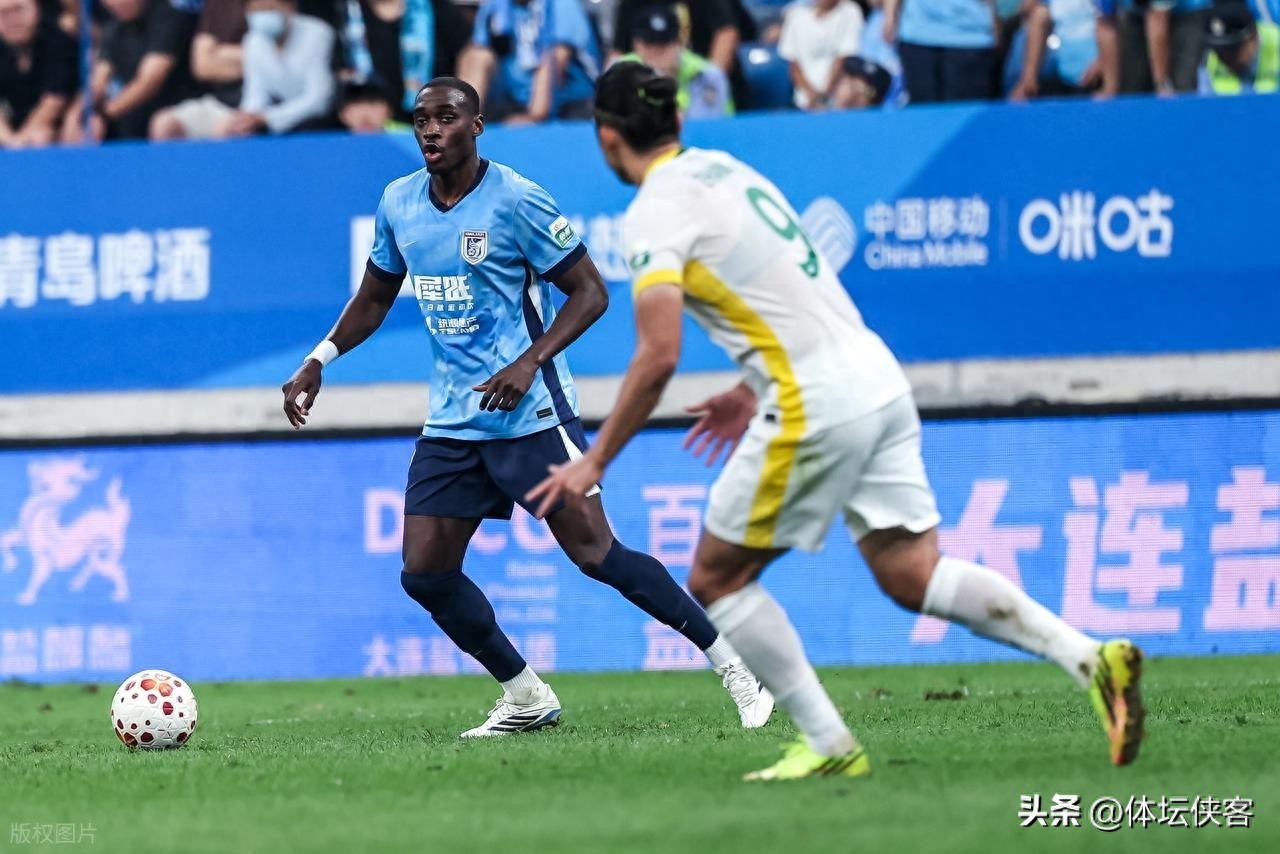 国安1-1英博！两队激烈冲突，蒙哥马利：对手教练席有人锁我喉！