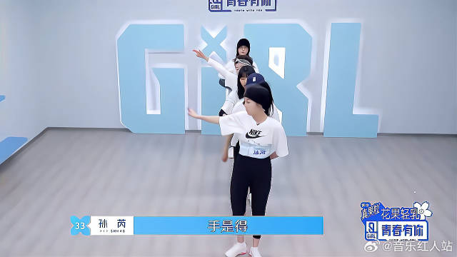 张钰动作出错了 蔡徐坤看见以后，竟亲自揪出错误！