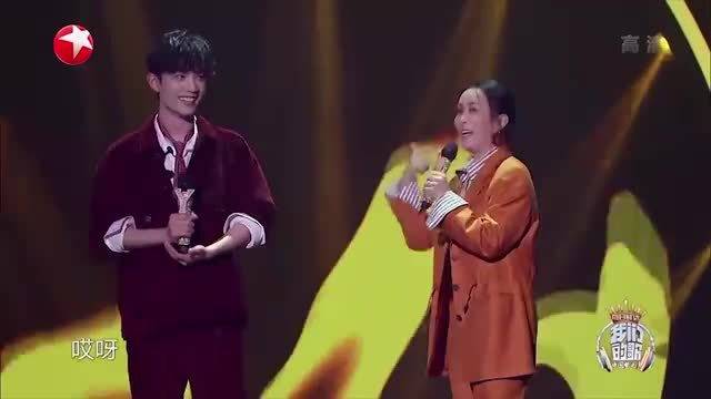 粉丝开始各自告白肖战，肖战听后笑出花了，粉丝真给力