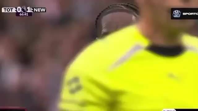 在热刺0-2纽卡的比赛中，特尔轰出了一脚“石破天惊”的任意球