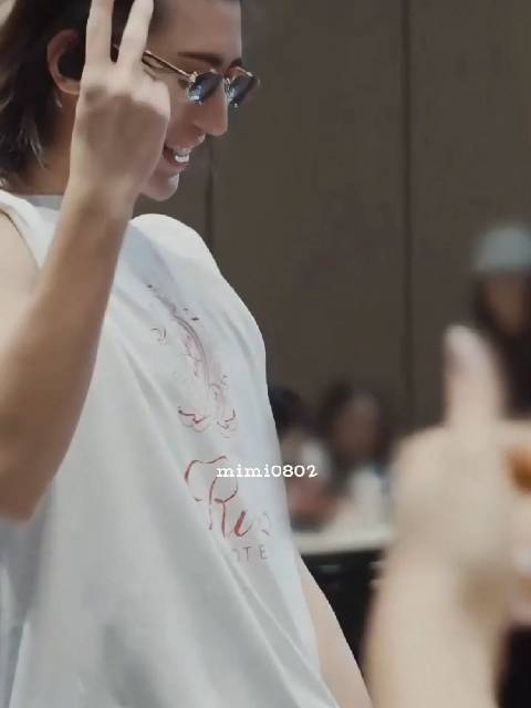 ⧉ ⧉ ⧉ BORN TO STAND OUT. ​​​ @蔡徐坤 Lets Dance ｜｜♡