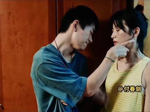 这演技绝了 ，易烊千玺因为一个片段看了整部电影