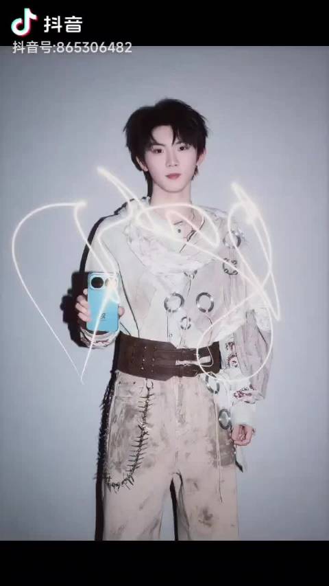 时代少年团抖音竟然发了光绘镜头签