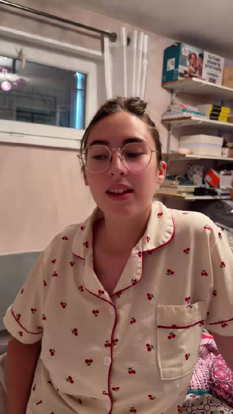 中国网友：当我问法国老丈人可以娶他酷似张柏芝的女儿吗？