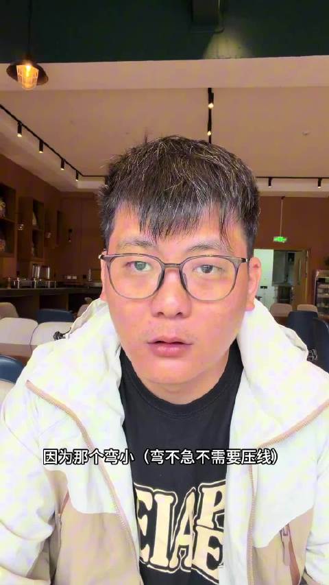 驾驶员透露货车司机打电话压实线全责，请求私了