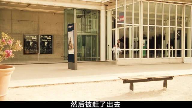 憨豆先生身无分文，街头即兴歌剧魔性舞蹈如艺术家附体