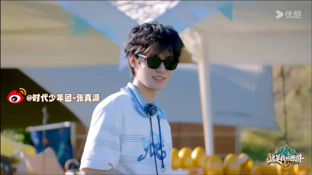 现学技巧，还能踢进两个球，很棒了呢！不过，最后耍赖都没进，好可爱啊张真源
