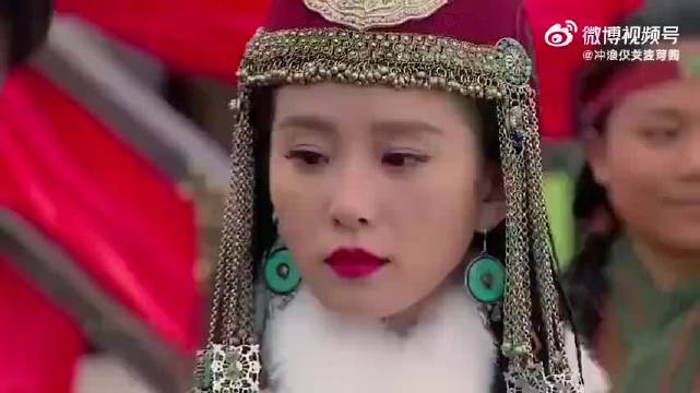 女孩把手放进油锅，当场揭穿老巫婆的妖言