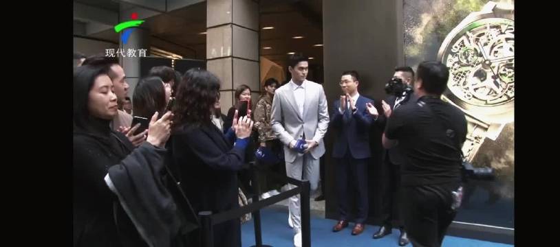 突然在优酷找到个稀有款白西装沛纳海杨，好像没人发过？