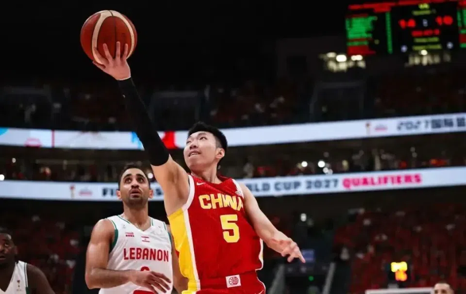 赢了！这是中国队的一小步，杨瀚森的一大步