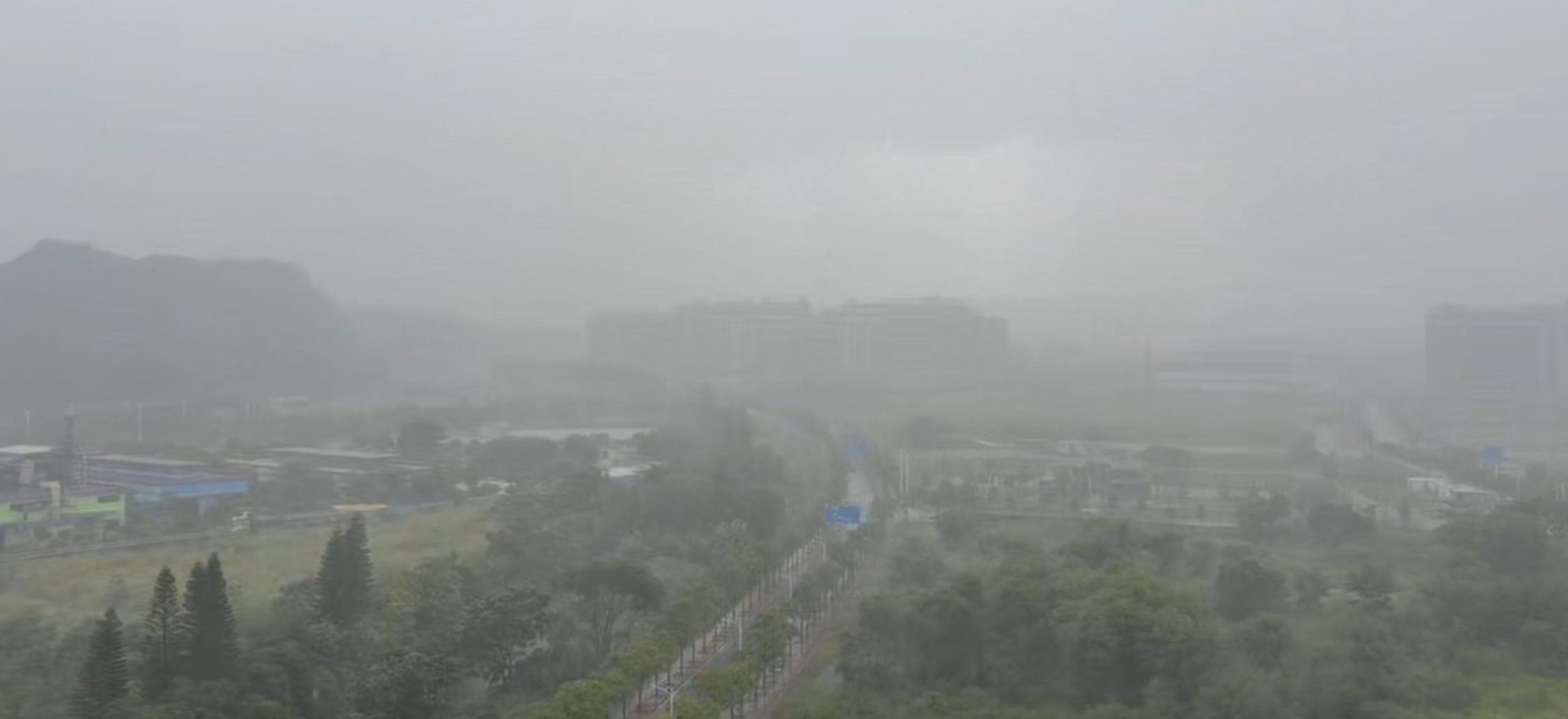 开学第一天就下大雨?@佛山学生和家长们,记得早点出门 开学第一天就下大雨?@佛山学生和家长们,记得早点出门