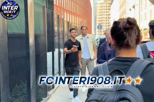 ️皮奥·埃斯波西托现身国际米兰俱乐部总部参加续约