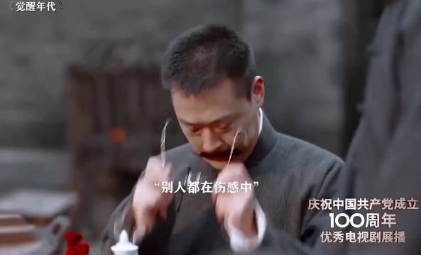 迅哥儿真的太可爱了 什么时候都不忘吃饭