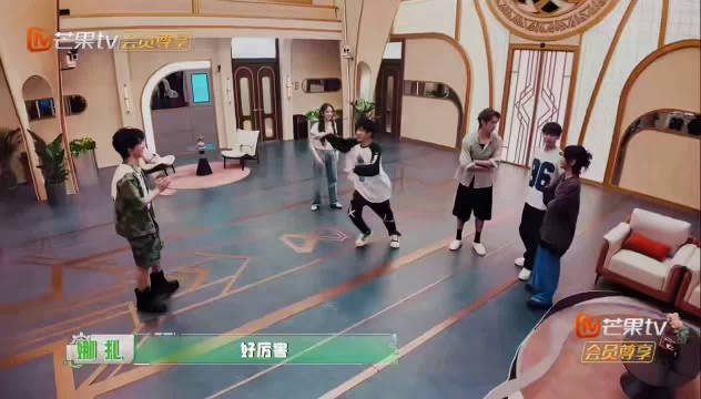 不愧是冲浪小天才，网络热梗信手拈来，猜词环节直接上演极速答题