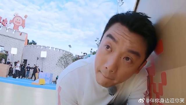 郑恺玩躲猫猫极限卡位，把李一桐都整不会了，简直太牛了丨奔跑吧