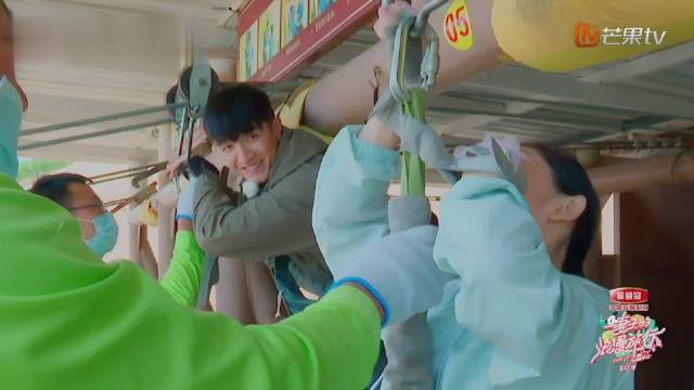 张杰第一次见家长因内急借厕所，拿半瓶可乐说‘我上个厕所’