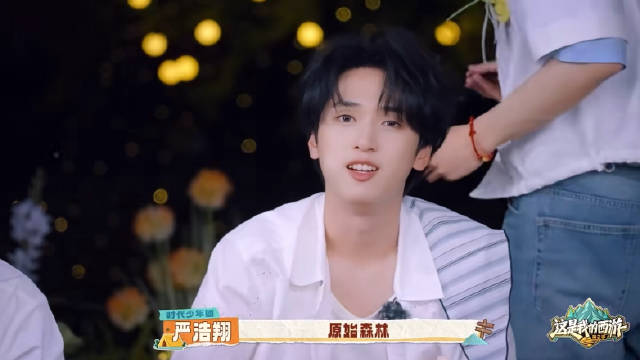 这个严浩翔嘴里嚼嚼嚼还要回答问题顺带抠抠眼皮太好笑了